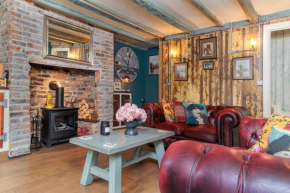 Boutique Fisherman's Cottage in Old Town